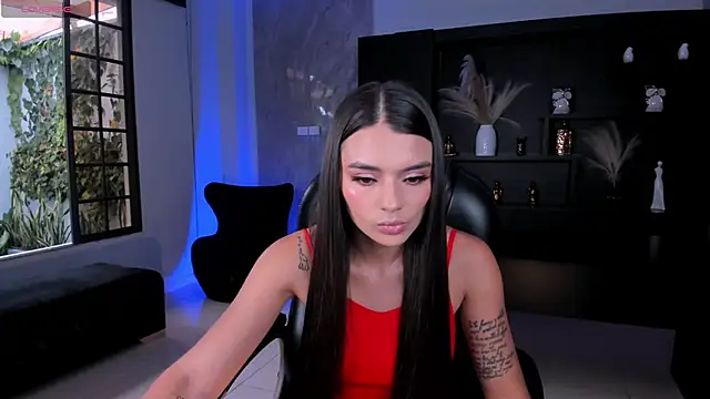JulietteMoreau online show from June 30, 2026, 7:04 pm