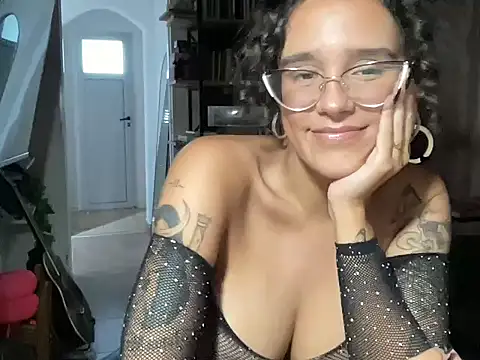 curlybb55 online show from February 18, 2026, 9:22 pm