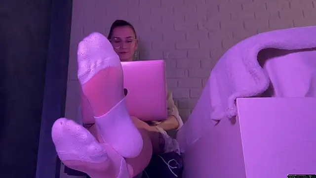 Snapshot of missmiroslava chatting on April 25, 2026, 2:25 pm missmiroslava online show from April 25, 2026, 2:25 pm