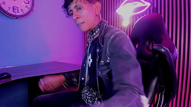 Maximoking26 online show from February 21, 2026, 4:35 am