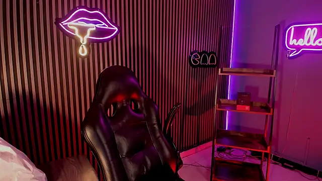 Maximoking26 online show from March 27, 2026, 11:37 pm