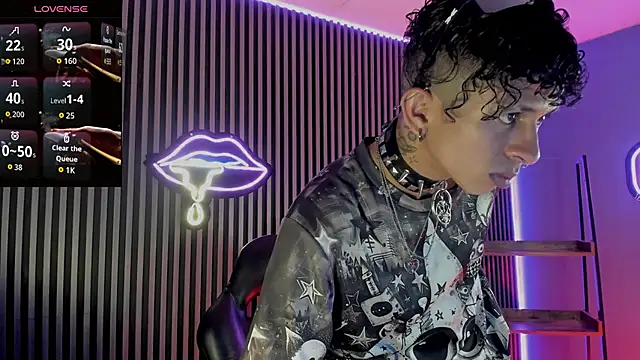 Maximoking26 online show from March 31, 2026, 4:13 am