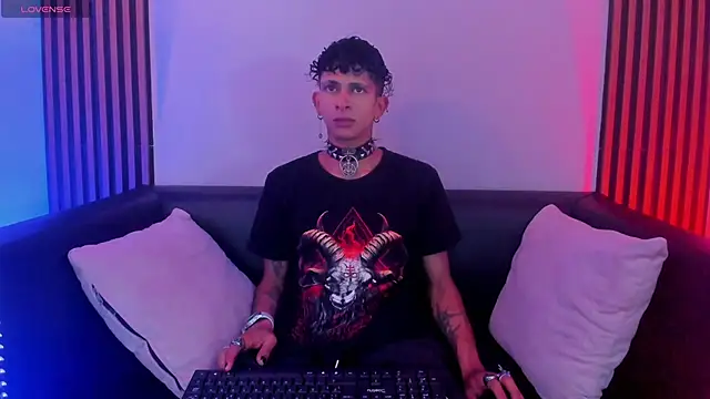 Maximoking26 online show from May 21, 2026, 2:29 am