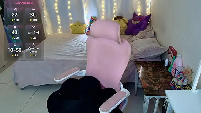 maliciaXpoison online show from April 5, 2026, 9:01 pm