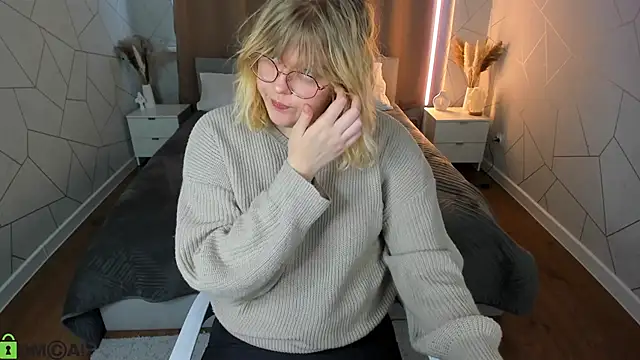 luna c0ra online show from April 1, 2026, 1:06 am