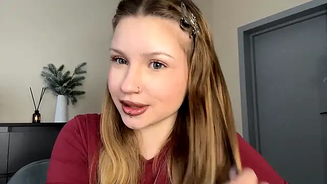 Snapshot of PledHoly chatting on February 16, 2026, 11:28 am PledHoly online show from February 16, 2026, 11:28 am