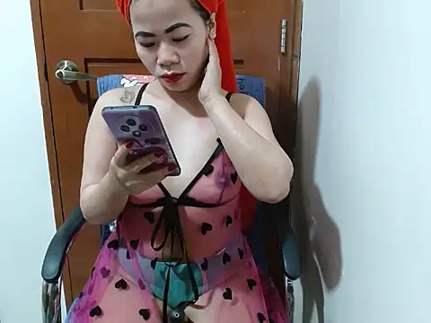 Petite Jeramae22 online show from August 3, 2026, 2:32 am