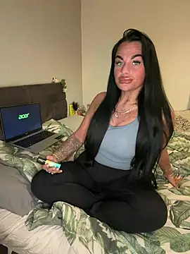 Snapshot of Darkfantisyx chatting on February 24, 2026, 6:06 pm Darkfantisyx online show from February 24, 2026, 6:06 pm