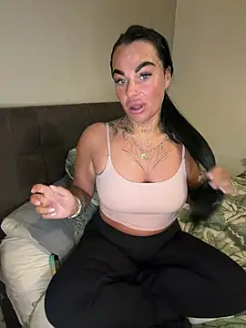 Snapshot of Darkfantisyx chatting on February 25, 2026, 5:55 pm Darkfantisyx online show from February 25, 2026, 5:55 pm