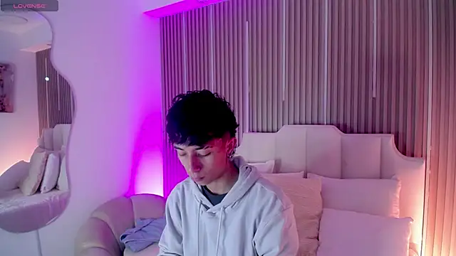 Snapshot of Aiden_Rivers_ chatting on March 1, 2026, 1:02 pm Aiden Rivers online show from March 1, 2026, 1:02 pm