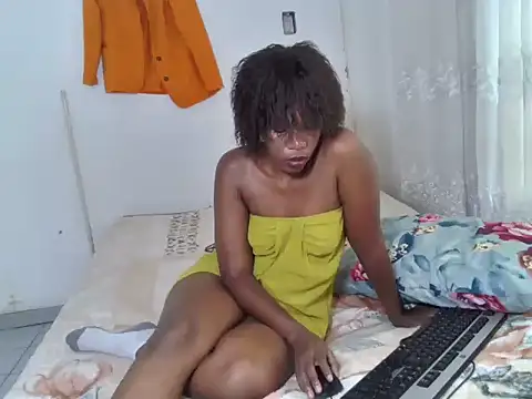 Snapshot of beautyslim45 chatting on February 22, 2026, 3:32 pm beautyslim45 online show from February 22, 2026, 3:32 pm