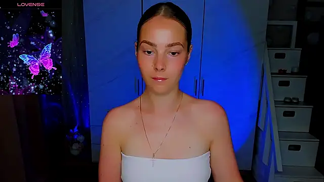 Maddy Wood  online show from July 1, 2026, 9:22 am