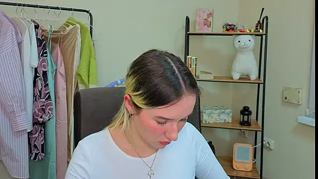 Snapshot of AshleyySchwartz chatting on February 19, 2026, 12:56 pm AshleyySchwartz online show from February 19, 2026, 12:56 pm