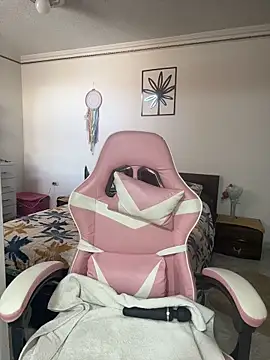 Snapshot of Kiarhatrixie1 chatting on February 27, 2026, 5:46 pm Kiarhatrixie1 online show from February 27, 2026, 5:46 pm