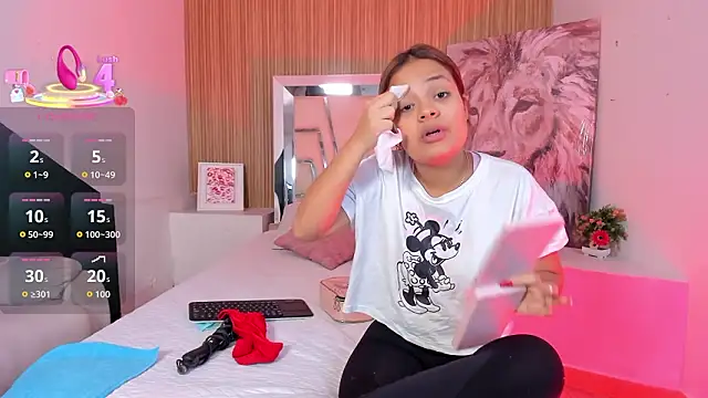 Snapshot of SiaFoxx_ chatting on March 3, 2026, 4:29 am SiaFoxx online show from March 3, 2026, 4:29 am