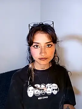 Lili  Clan online show from March 3, 2026, 6:14 pm