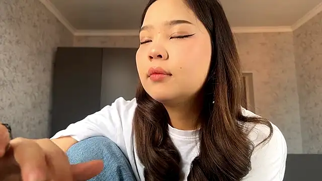 Snapshot of RegenaLandauer chatting on March 2, 2026, 6:47 am RegenaLandauer online show from March 2, 2026, 6:47 am