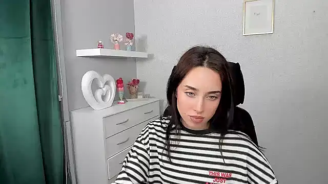 AdeleSolo online show from March 30, 2026, 5:41 am