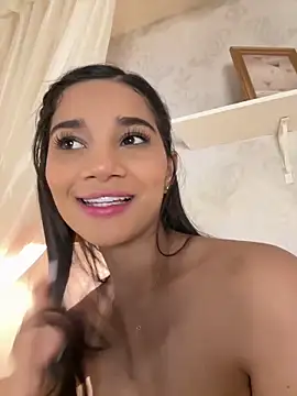 AlessiaVallmont online show from April 10, 2026, 2:22 pm