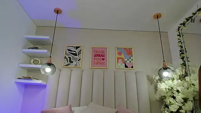 Mia Bailey  online show from April 7, 2026, 3:07 am