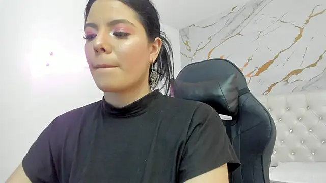 Evelin  thompsson online show from March 25, 2026, 3:45 am