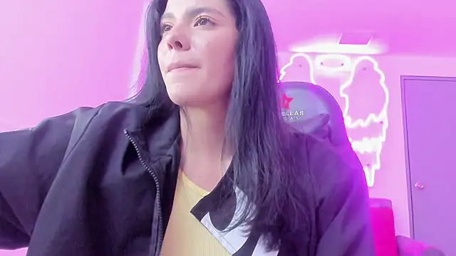 Evelin  thompsson online show from July 18, 2026, 3:11 am