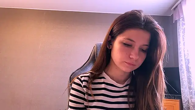 LunnaBliss online show from April 4, 2026, 2:25 pm