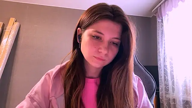 LunnaBliss online show from April 14, 2026, 12:44 pm