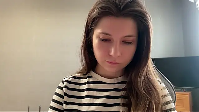 LunnaBliss online show from May 22, 2026, 3:17 pm