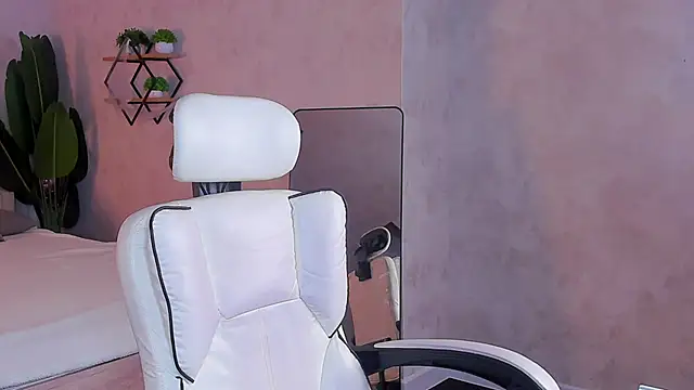 Miaa Hill online show from March 25, 2026, 12:11 pm