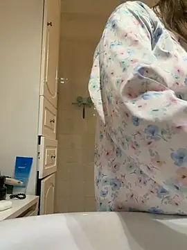 Snapshot of Frenchgirl45 chatting on March 1, 2026, 7:38 pm Frenchgirl45 online show from March 1, 2026, 7:38 pm