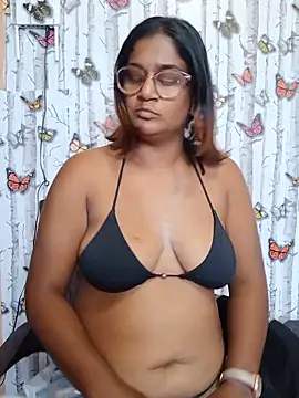 indianstrawberrylips4u online show from May 13, 2026, 9:06 am