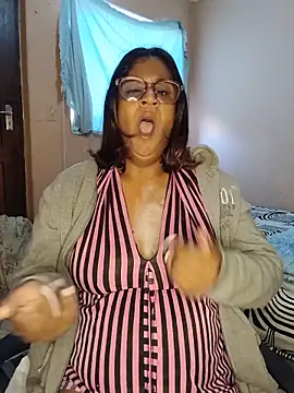 indianstrawberrylips4u online show from June 1, 2026, 6:48 am