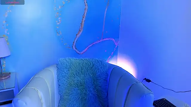 milkavelvett online show from April 17, 2026, 12:30 pm