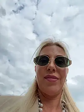 LisaMurr online show from May 12, 2026, 1:08 pm