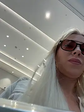 LisaMurr online show from May 13, 2026, 10:01 am