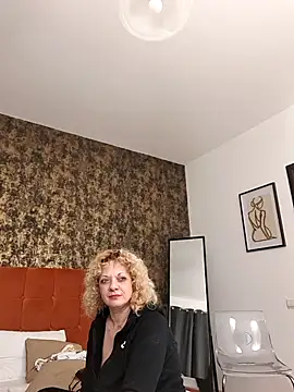 Snapshot of LaireeFelini chatting on February 24, 2026, 7:45 pm LaireeFelini online show from February 24, 2026, 7:45 pm