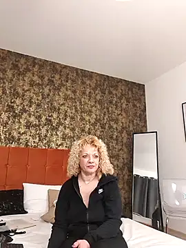 Snapshot of LaireeFelini chatting on February 27, 2026, 7:58 pm LaireeFelini online show from February 27, 2026, 7:58 pm