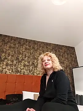 Snapshot of LaireeFelini chatting on March 1, 2026, 7:27 pm LaireeFelini online show from March 1, 2026, 7:27 pm