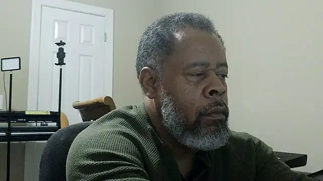 Cleozevo1961 online show from March 3, 2026, 8:48 pm