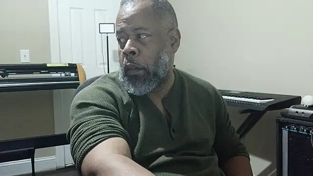 Cleozevo1961 online show from March 25, 2026, 3:56 am