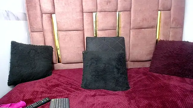 SKARLET KOVA online show from April 16, 2026, 12:17 pm