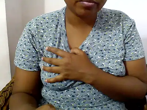 Snapshot of Angel_honeybear_143 chatting on February 25, 2026, 10:25 am Angel honeybear 143 online show from February 25, 2026, 10:25 am