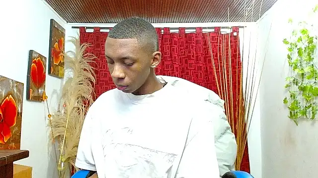 Snapshot of milo018 chatting on February 24, 2026, 7:56 pm milo018 online show from February 24, 2026, 7:56 pm