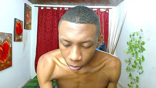 milo018 online show from April 17, 2026, 8:34 pm