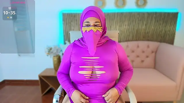 Snapshot of Nadia_Privee chatting on February 28, 2026, 6:09 pm Nadia Privee online show from February 28, 2026, 6:09 pm