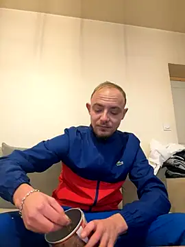 Crevette311 online show from November 27, 2025, 10:39 am