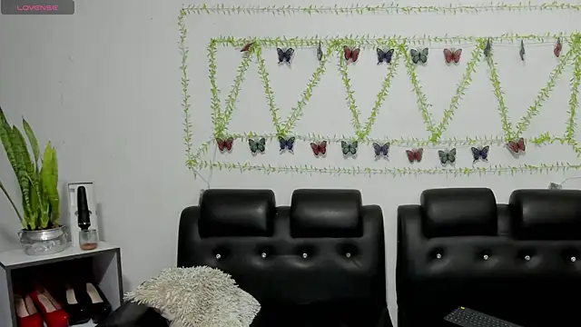 aria-voss online show from April 13, 2026, 11:54 pm