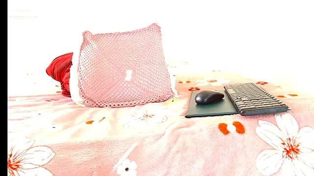 valkahot20 online show from March 20, 2026, 8:14 pm