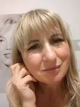 -Nefertiti- online show from May 21, 2026, 1:12 am